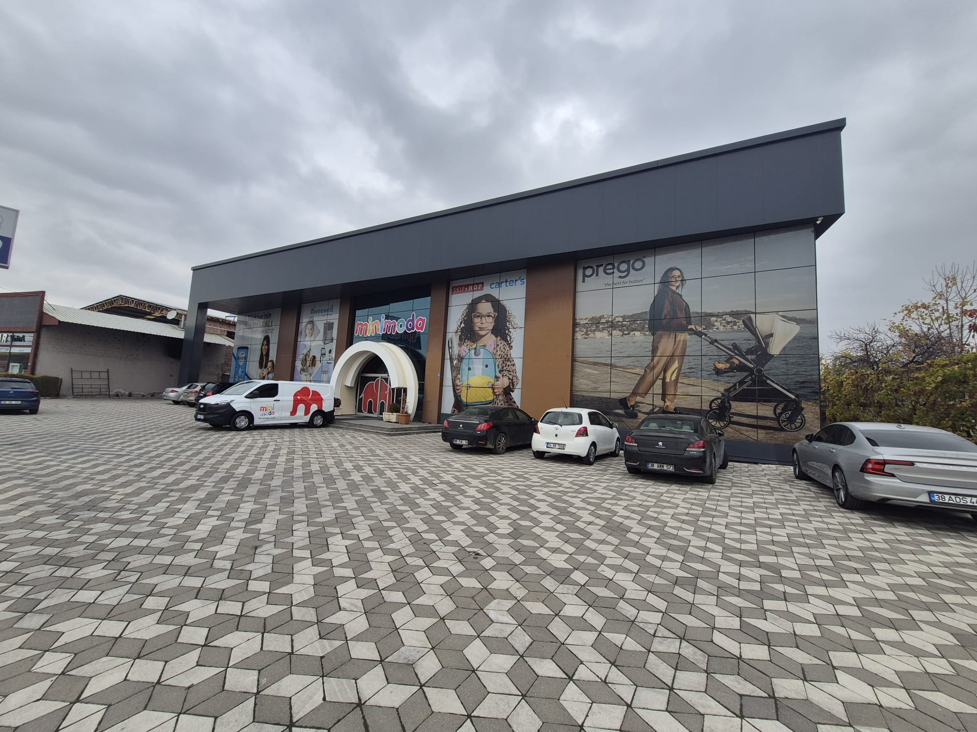 Boş Camları Reklama Dönüştürün